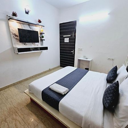 Hotel Tulip Near Delhi Airport New Delhi Exterior photo