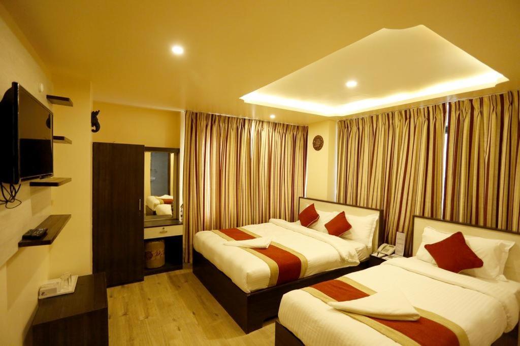Hotel Tulip Near Delhi Airport New Delhi Exterior photo