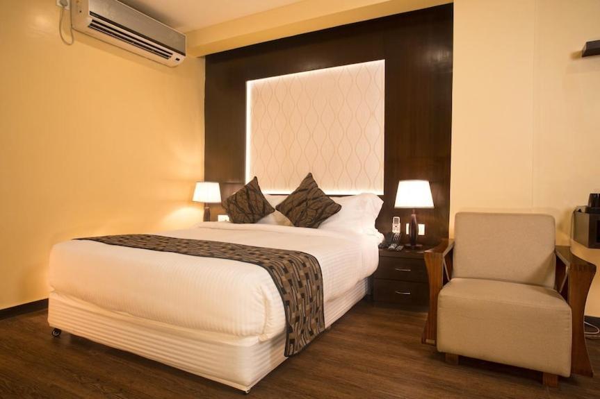 Hotel Tulip Near Delhi Airport New Delhi Exterior photo